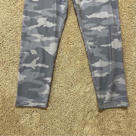 Girls Athleta Printed Chit Chat Capri Leggings Size Large (12) - Picture 8 of 10
